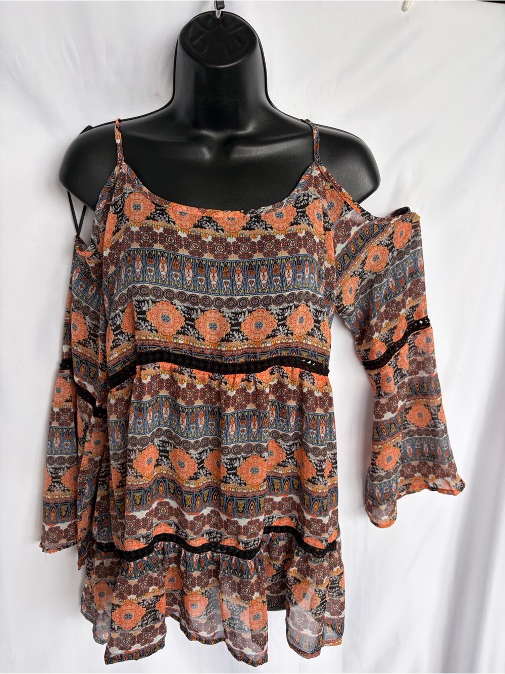 Paper Crane Flowy, bohemian top (cold shoulder), M, 18” PTP, 28” L